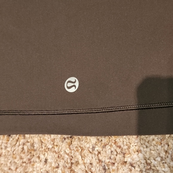 Like New! Lululemon Speed Up tight in size 6 - Picture 3 of 4